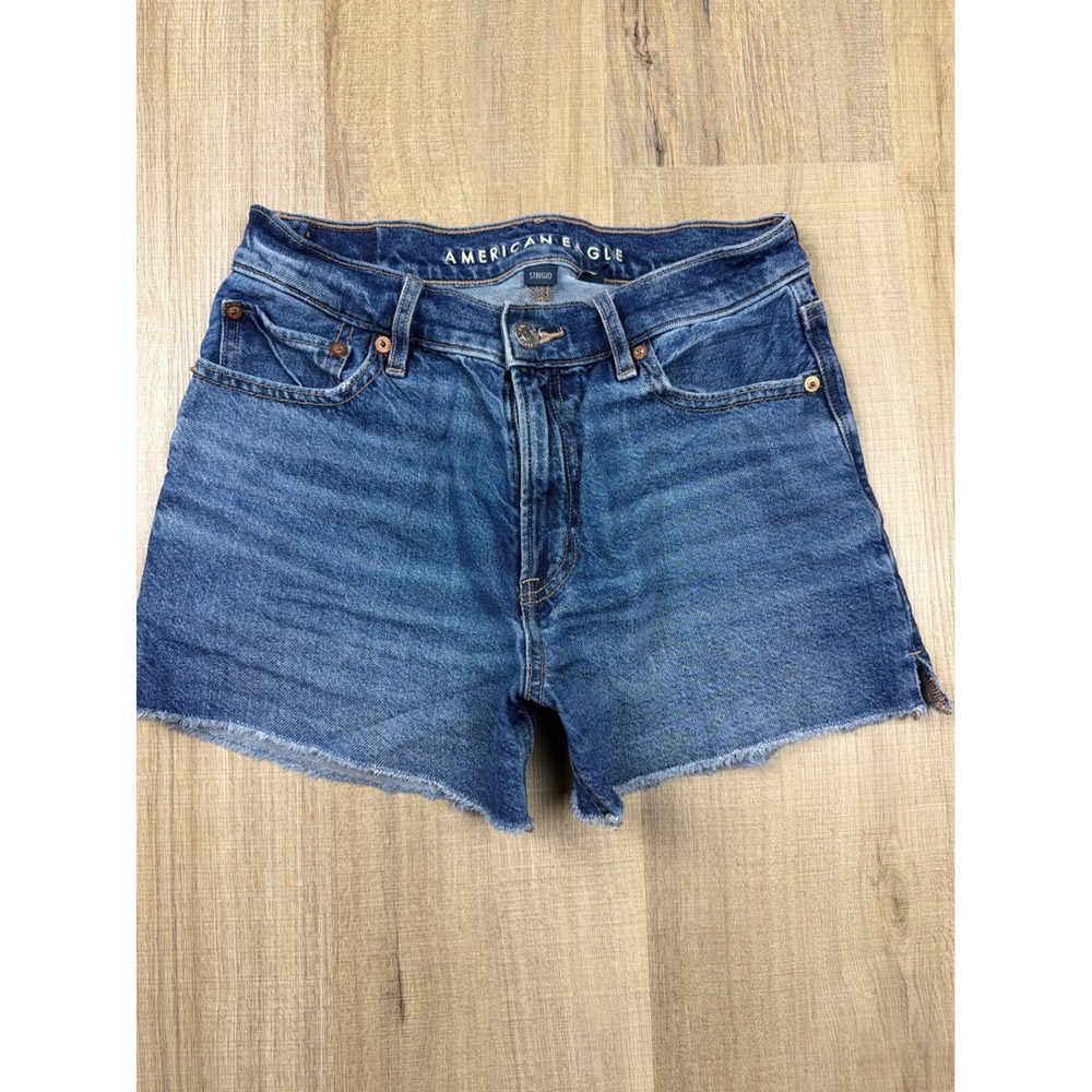 American Eagle Relaxed Short Womens 2 Strigid Medium Wash Cutoff Denim Shorts‎